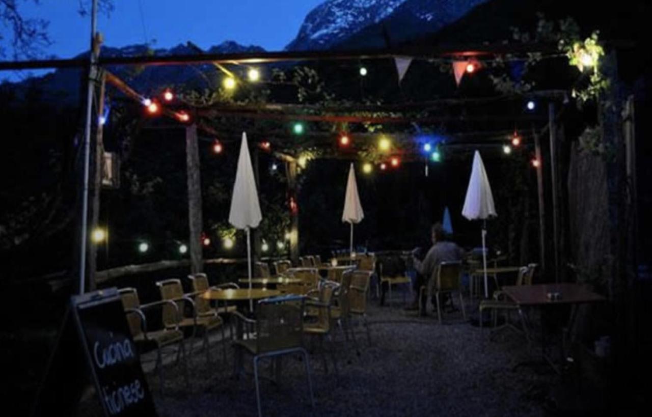 Osteria Gruetli Con Alloggio Borgnone Eksteriør billede