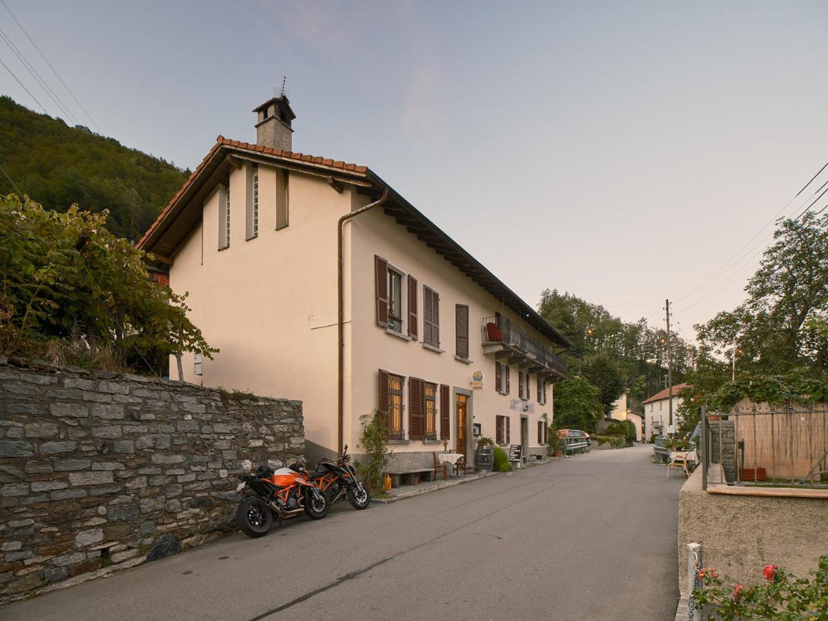Osteria Gruetli Con Alloggio Borgnone Eksteriør billede
