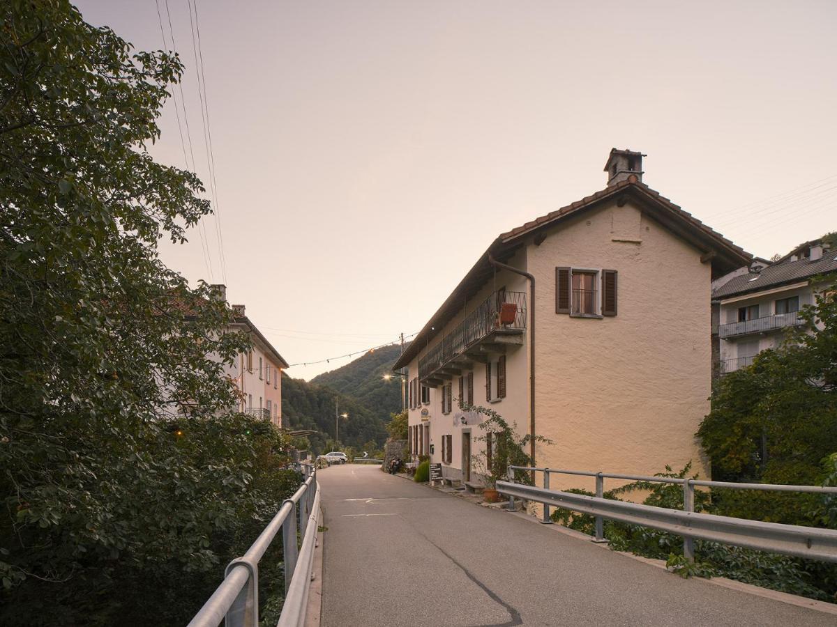 Osteria Gruetli Con Alloggio Borgnone Eksteriør billede