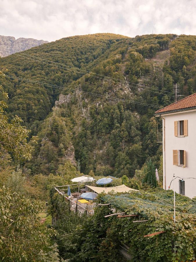 Osteria Gruetli Con Alloggio Borgnone Eksteriør billede